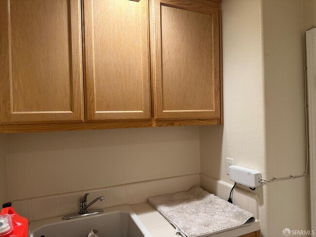 Building Photo - 2055 Redbud Way