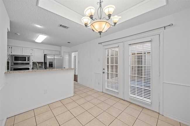 Building Photo - 1205 Olde Towne Dr