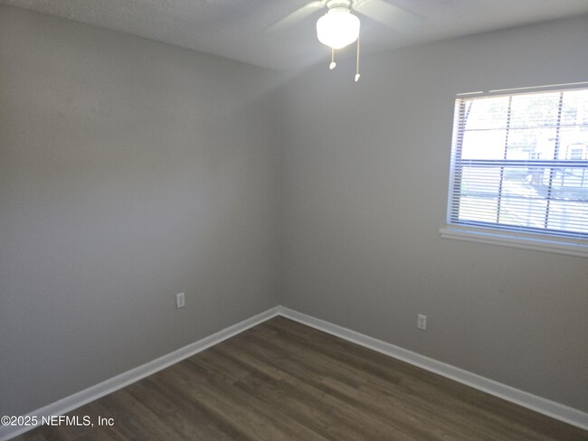 Building Photo - 255 Woodside Dr