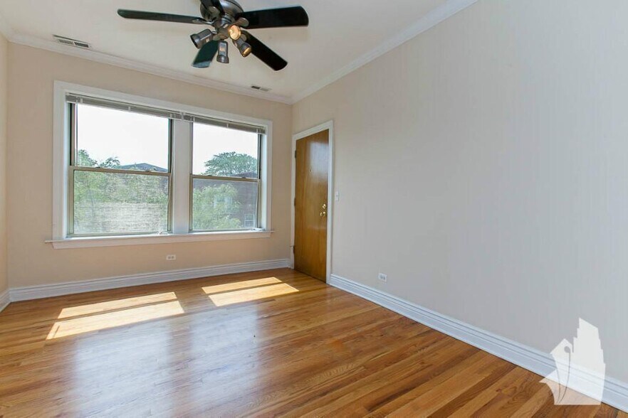 Building Photo - 1214 W Waveland Ave