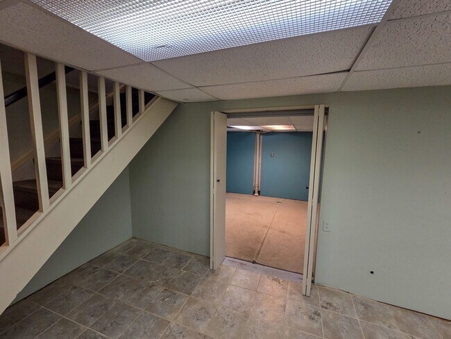 Building Photo - 151 Mahoning Dr