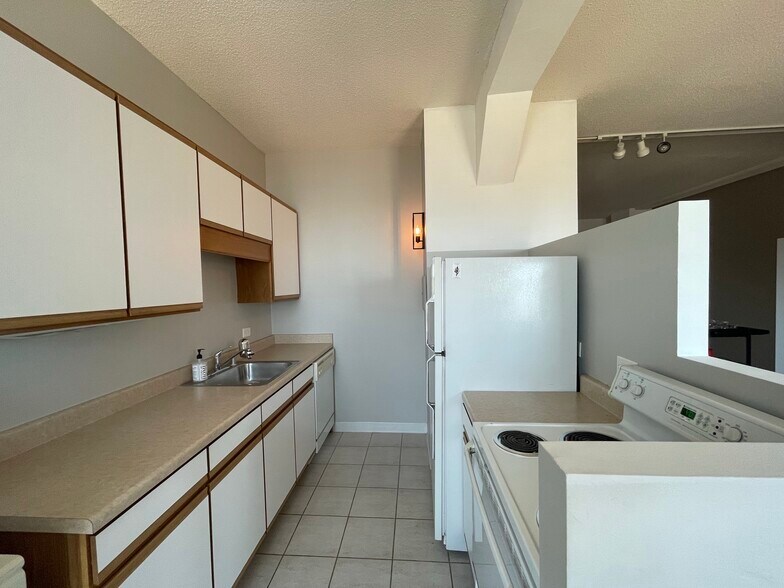 Kitchen - 600 S Dearborn St