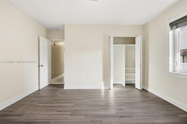 Building Photo - 2120 SW 16th St