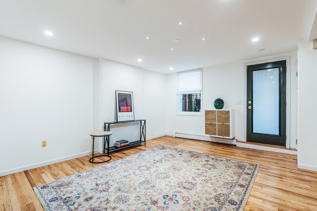 Building Photo - 209.5 4th St