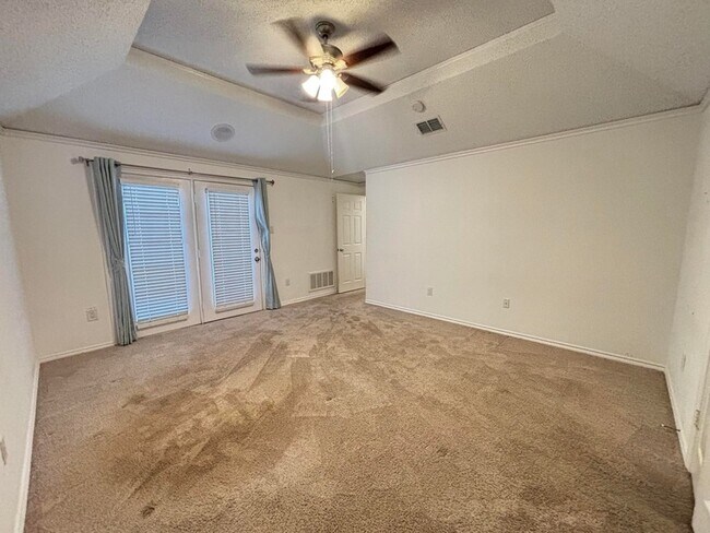 Building Photo - 1205 Olde Towne Dr