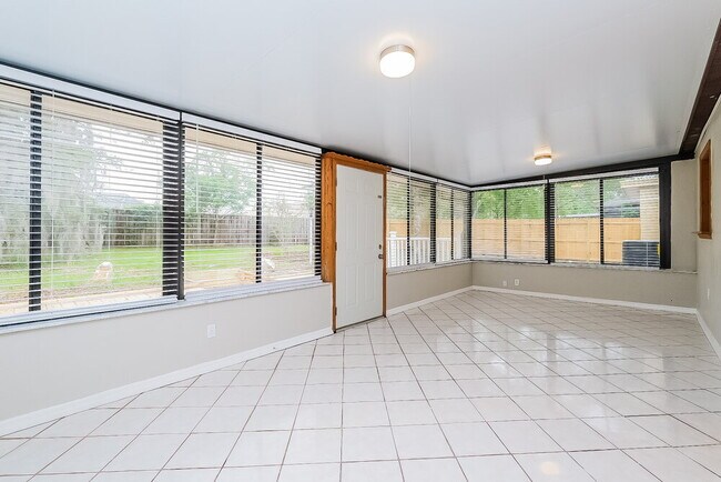 Building Photo - 10131 Hayward Rd