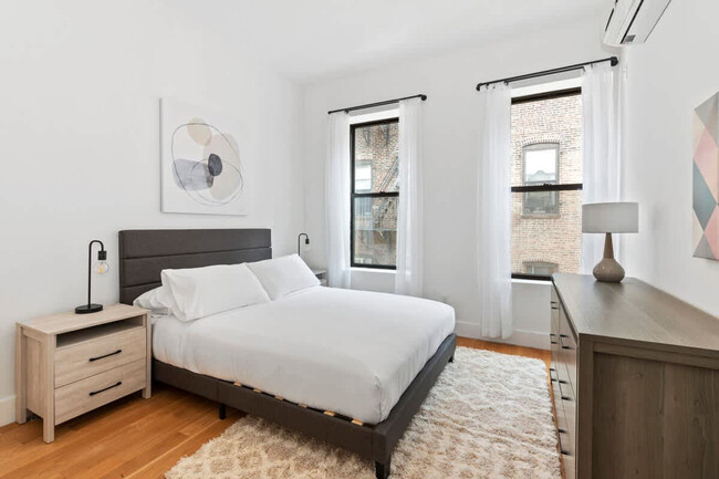 Building Photo - 519 W 45th St