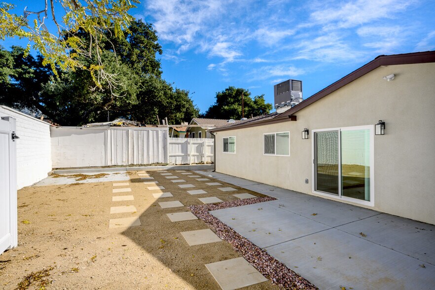 Building Photo - 7649 Thousand Oaks Dr