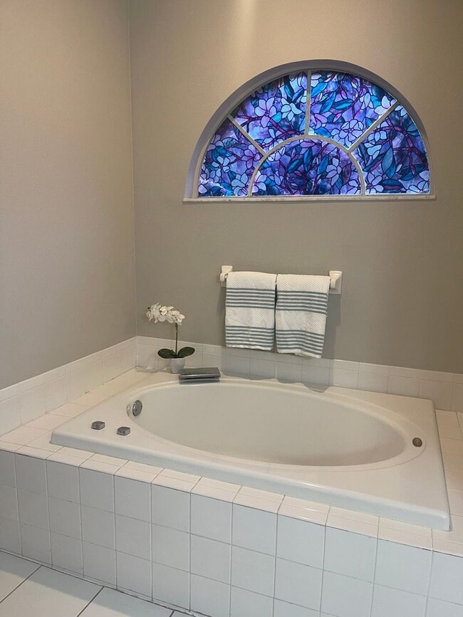 Building Photo - MOVE IN FEB 24TH!      4 Bedroom Valrico home with no carpet and a fenced yard