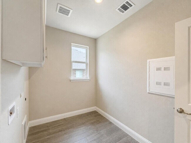 Building Photo - 1017 Greencove Dr