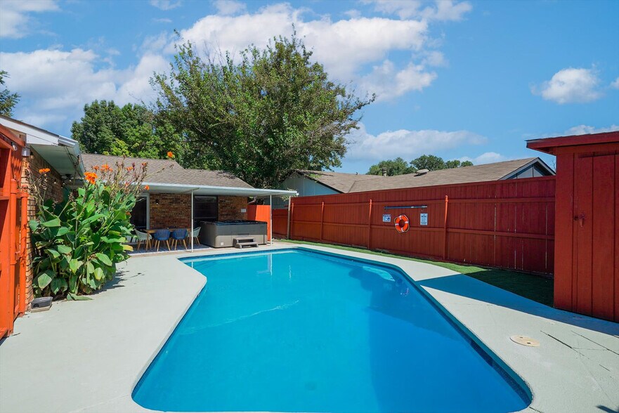 Building Photo - 9230 Millwood Dr