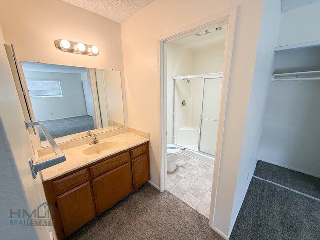 Building Photo - Homes Management - 2bd/2ba Upstairs Condo ...