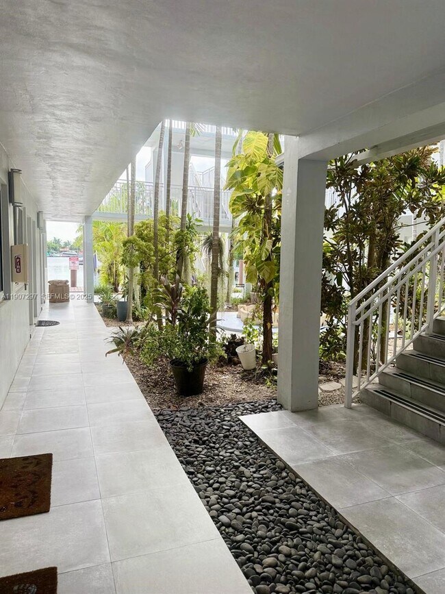 Building Photo - 2430 NE 135th St