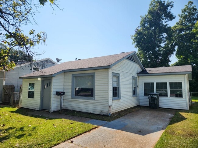 Primary Photo - 2344 Broadway Dr