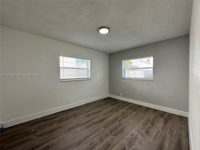 Building Photo - 3616 NE 11th Ave