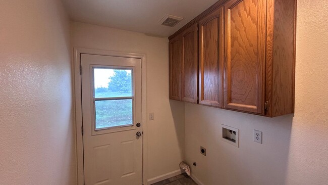 Building Photo - 14575 Avenida Central