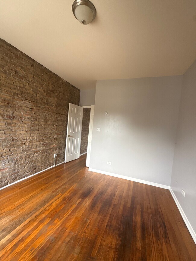 Building Photo - 1613 W 87th St