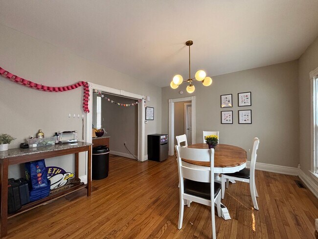 Building Photo - Single Family Home In The Park Ave Neighborhood!