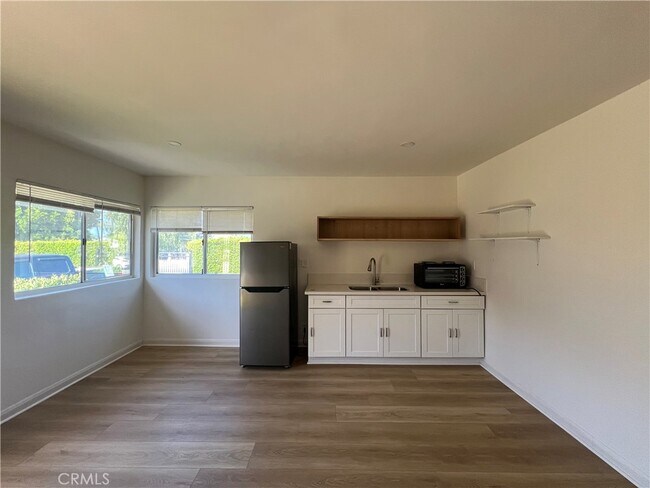 Building Photo - 5920 Willowcrest Ave