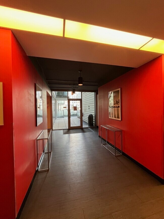 Building Photo - 659 W Randolph St