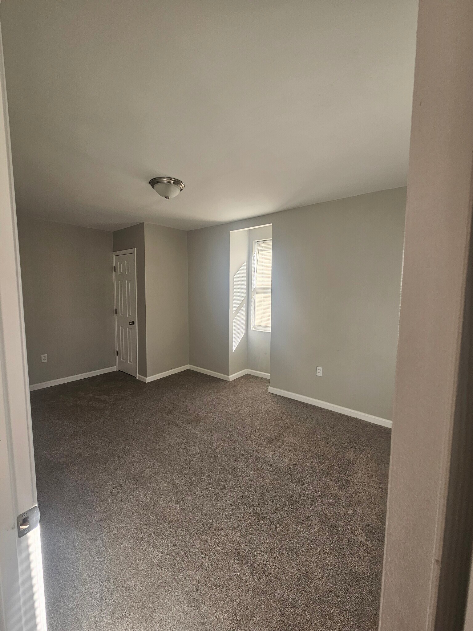 Building Photo - 2212 N 6th St