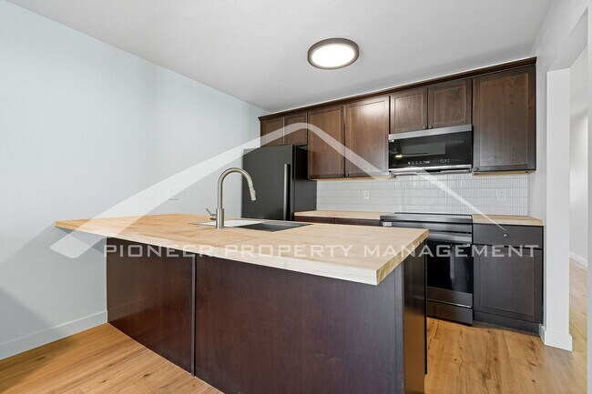 Building Photo - 8762 Chase Dr