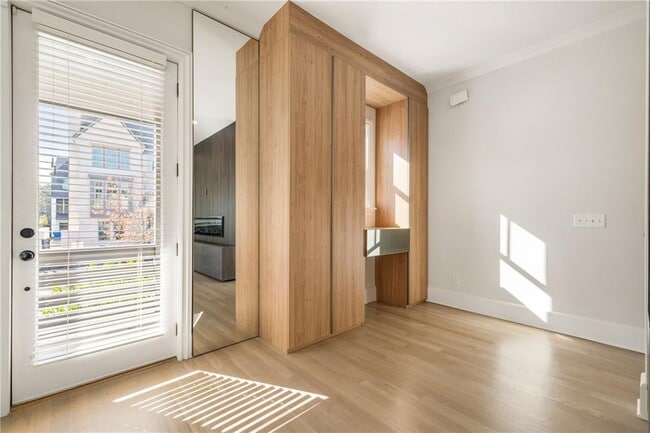 Building Photo - 2350 Melina Pl