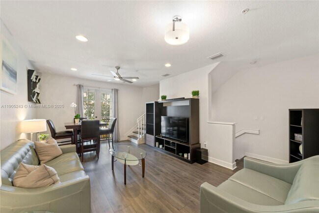 Primary Photo - 482 SW 147th Ave