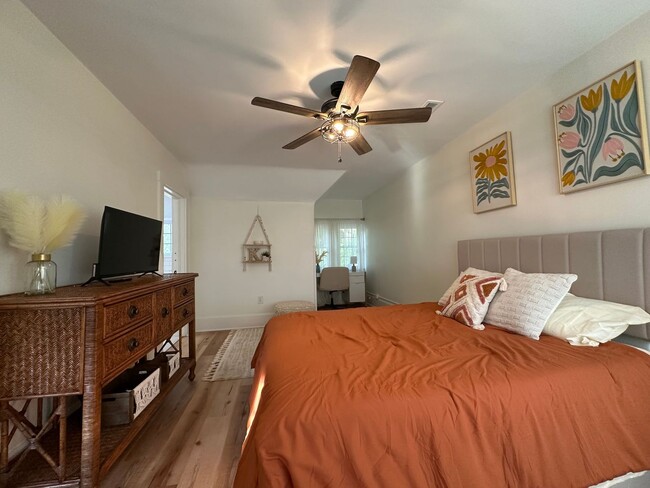 Building Photo - 3 bedroom, 2 bath, furnished Kingsport, TN