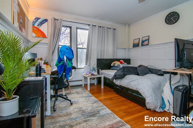 Building Photo - 448 Park Dr