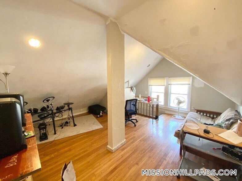 Building Photo - 45 Cherokee St