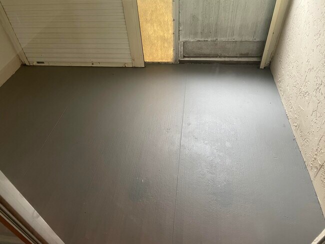 Building Photo - 100 Village Green Cir E