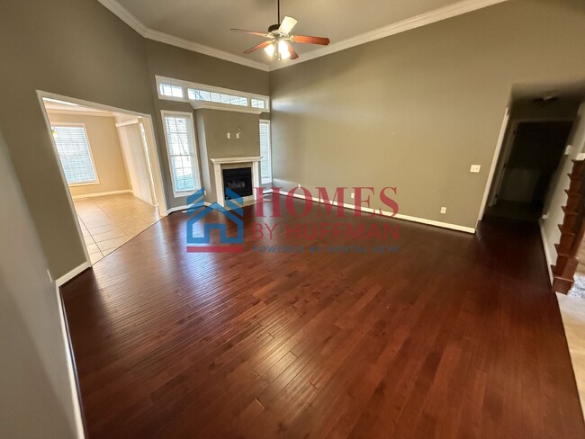 Building Photo - Four Bedroom | Three Bath Newburgh House