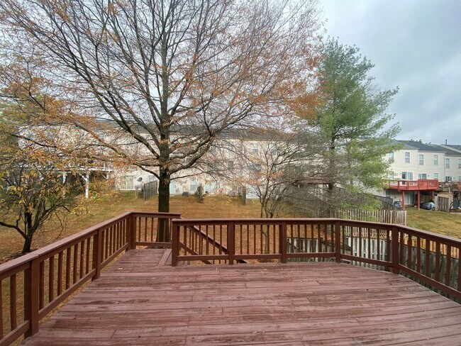 Building Photo - Application Fee Waived For Fall! A spacious three bedroom, two and one half bath townhouse locate...