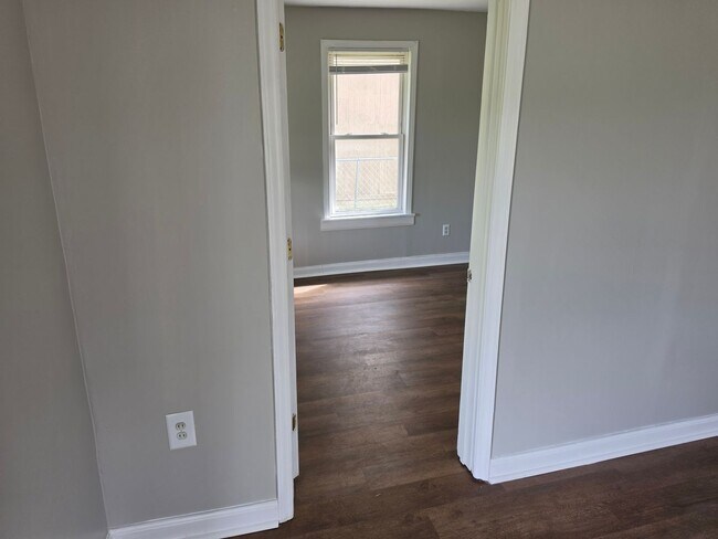 Building Photo - 2 Bedroom 1 Bath House in Southwest Roanoke