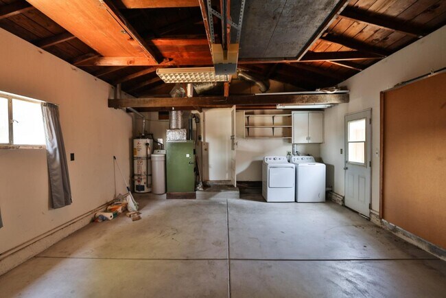 Building Photo - 1841 Briarwood Dr