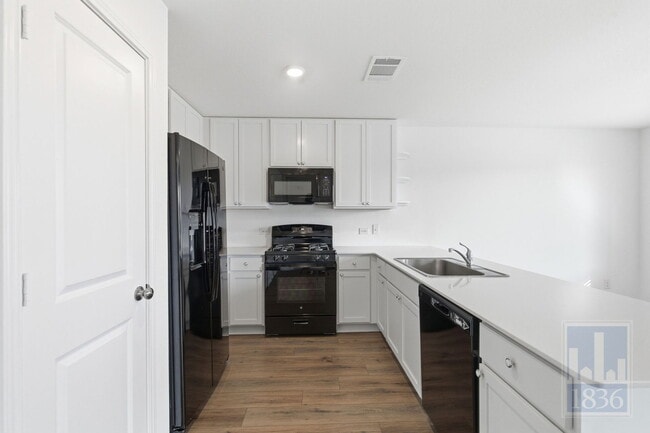 Building Photo - 2213 Cyclone Dr