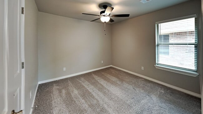 Building Photo - Spectacular 3 Bedroom 2 Bathroom Home in Britton Farms (Yukon Schools)