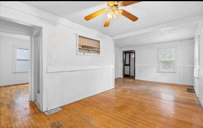 Building Photo - 410 Dunlap St