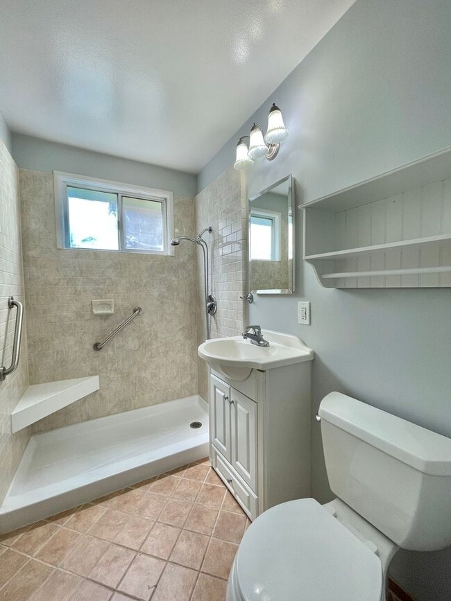 Building Photo - 4 Bedroom, 2 Bath - Santa Clara