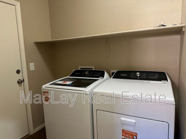 Building Photo - 1746 E Chaparral Dr