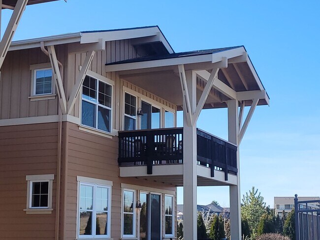 Building Photo - The Bridges at Moses Pointe - Furnished and FREE April Rent