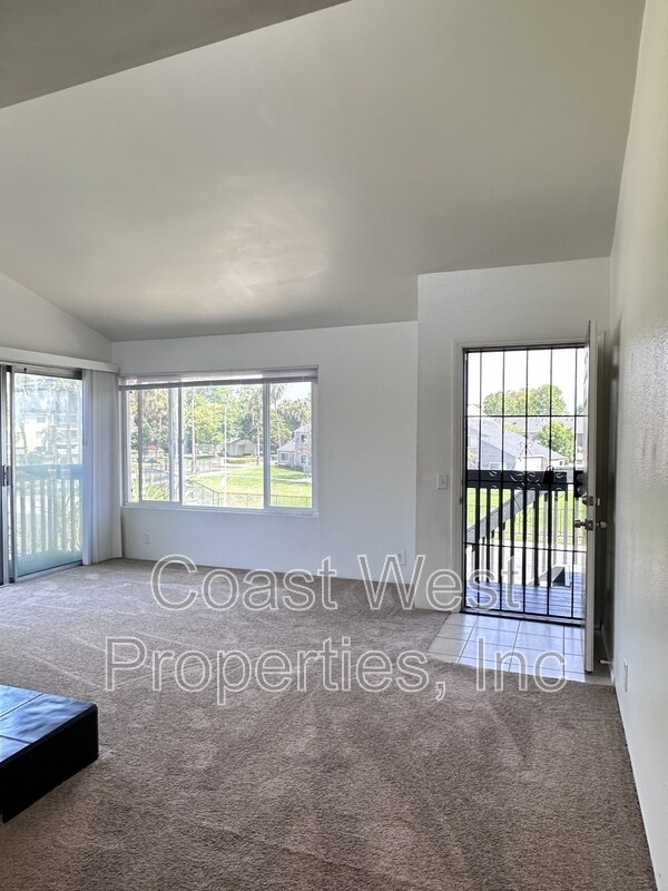 Building Photo - 4377 W Point Loma Blvd