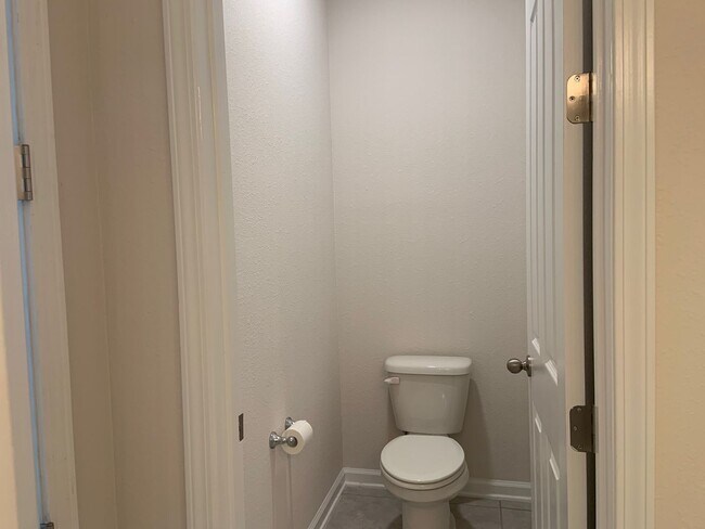 Building Photo - 816 Redtail Ln