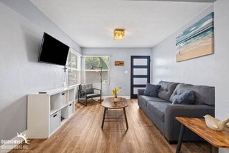 Building Photo - Upgraded 2Bdm 1Ba Downstairs Unit in North Park!