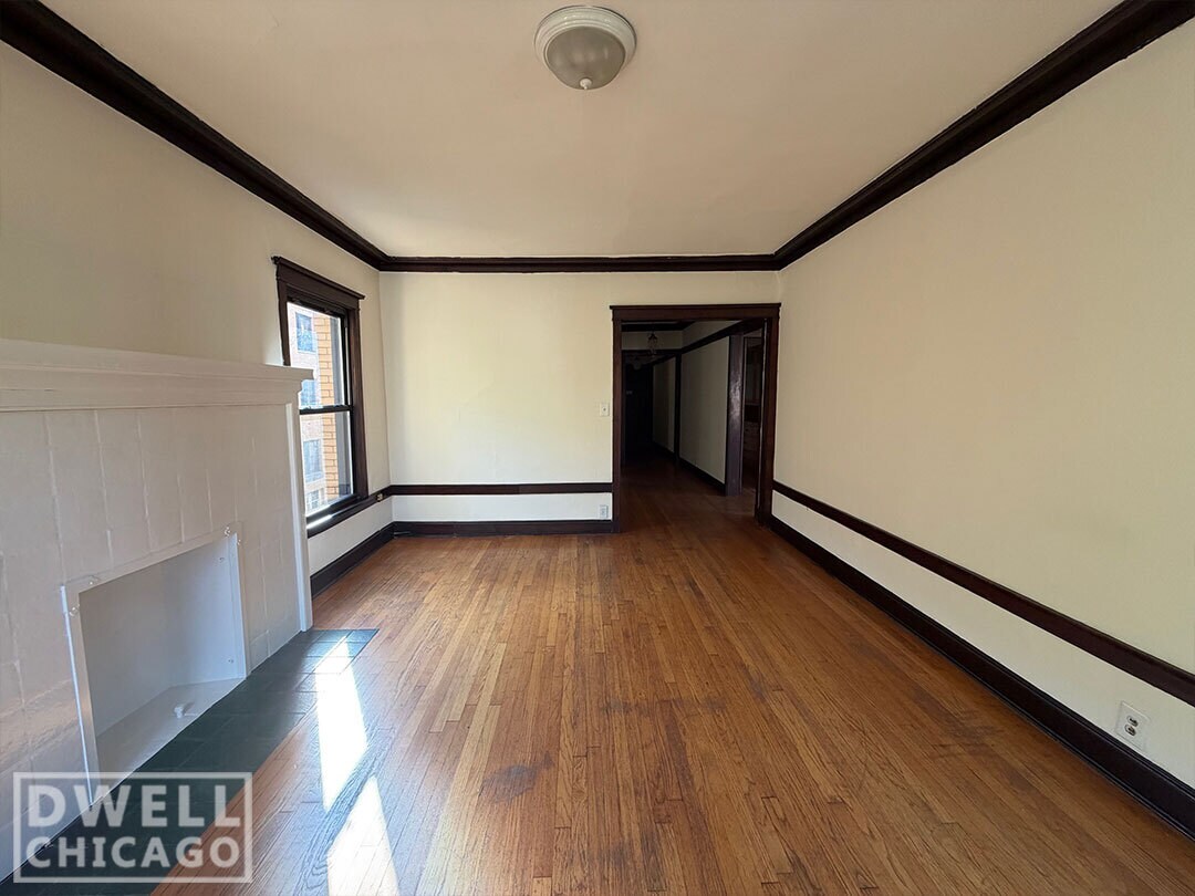 Building Photo - 2414 N Sawyer Ave