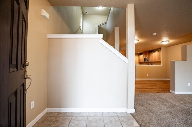 Building Photo - SE Home near parks and Bend Golf Club