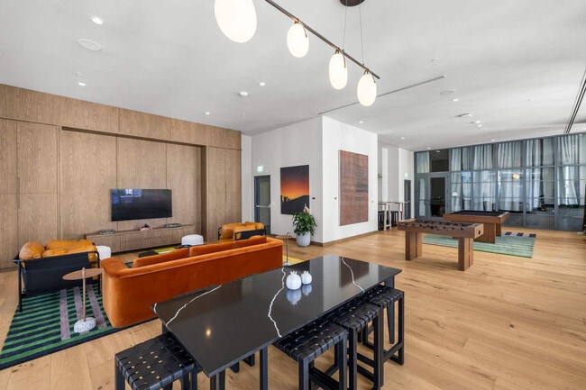 Building Photo - 11 NE 6th St