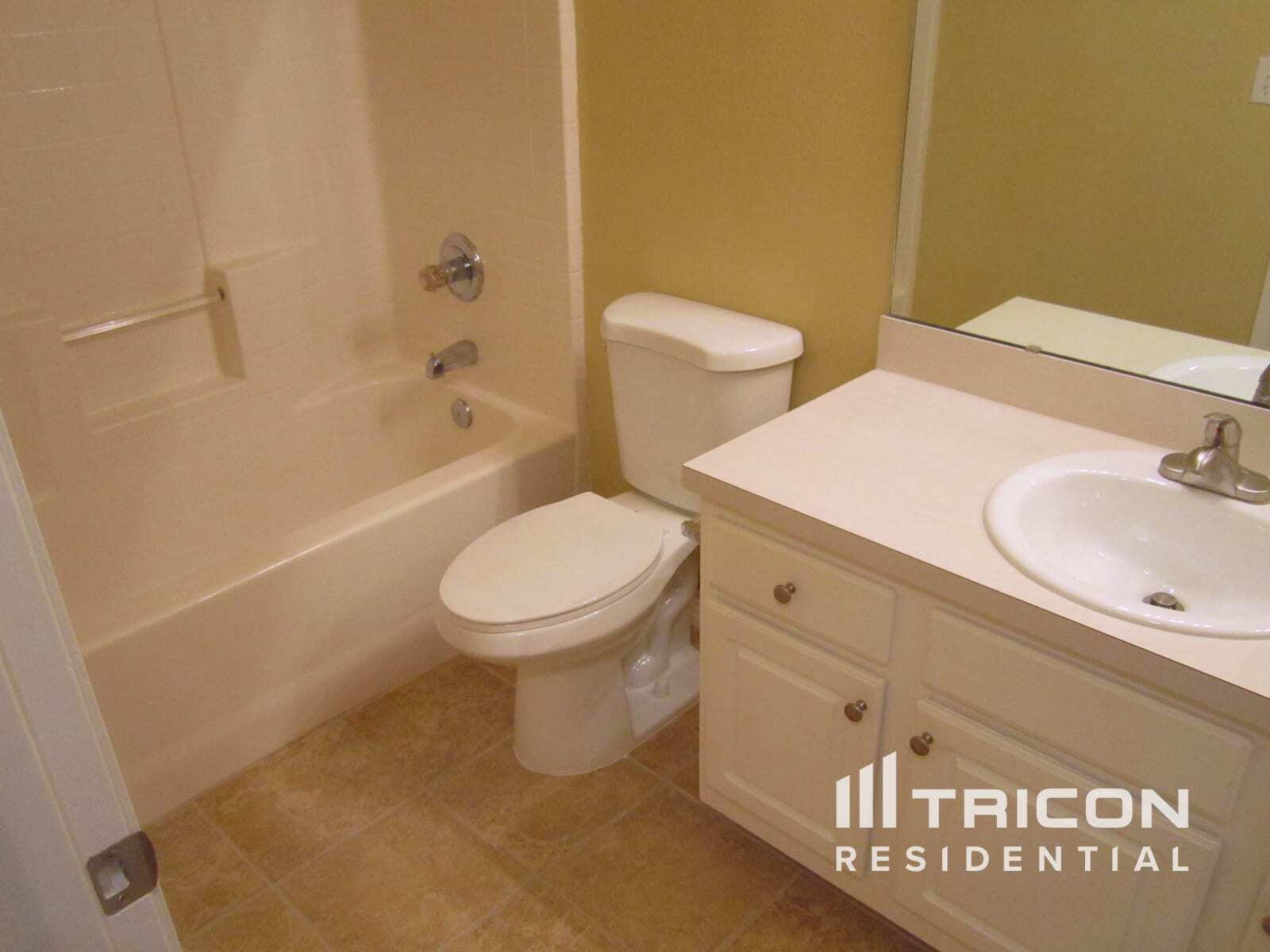 Building Photo - 1267 Summit Oaks Dr E