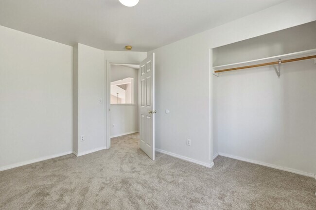 Building Photo - Move in Ready now! 3 bed 2.5ba - Olympia School District